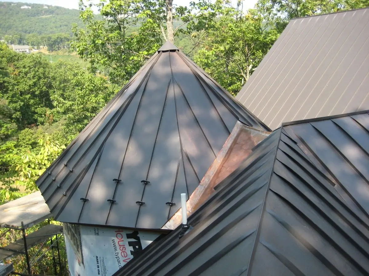 Professional Roof Tarp Installation by Craftsman Roofing in Lake Bungee